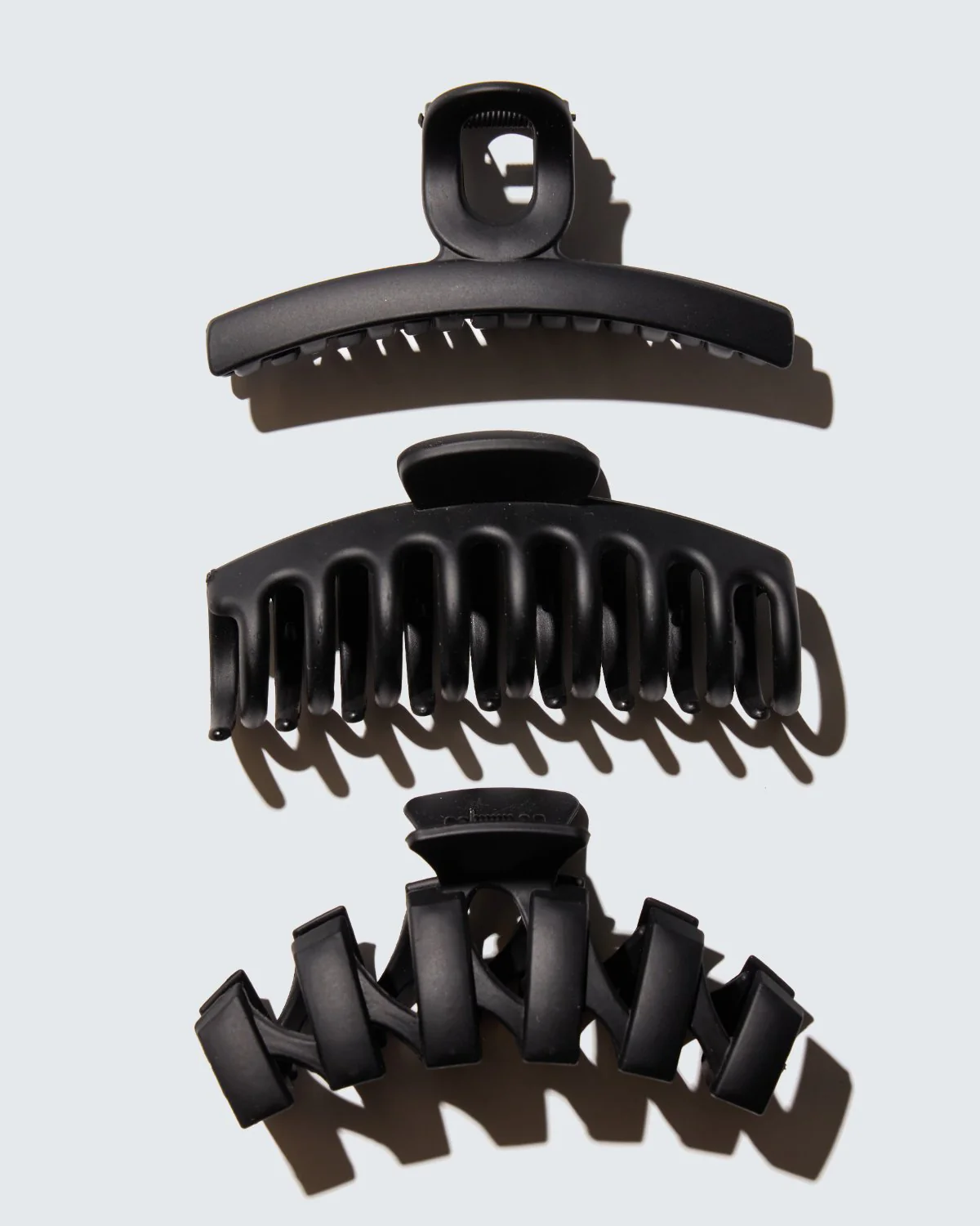 Medium Claw Hair Clips, 3-Pack, Black - Image 4
